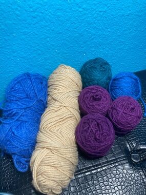 9.81 oz / 279 g Assorted Yarn Bundle in Blue, Purple & Cream